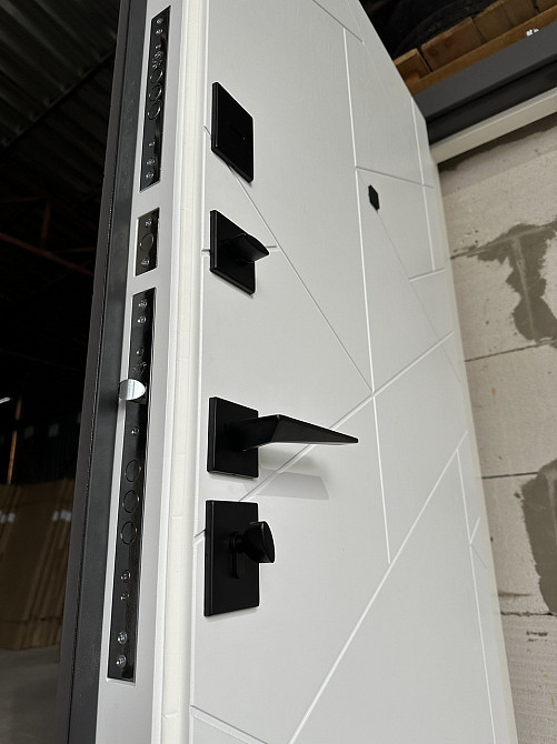 Двері квартирні Redfort, модель Стронг, комплектація Еліт + Київ - фото 3