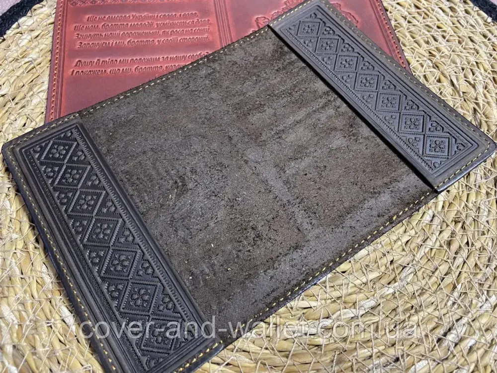 Шкіряна обкладинка для паспорта з українським гербом (коричнева) ST Київ - фото 3