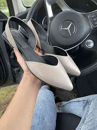 RONE Шкіряні босоніжки жіночі із закритим носком, колір капучино RONE B-156 р. 36 / Босоніжки з Коломыя