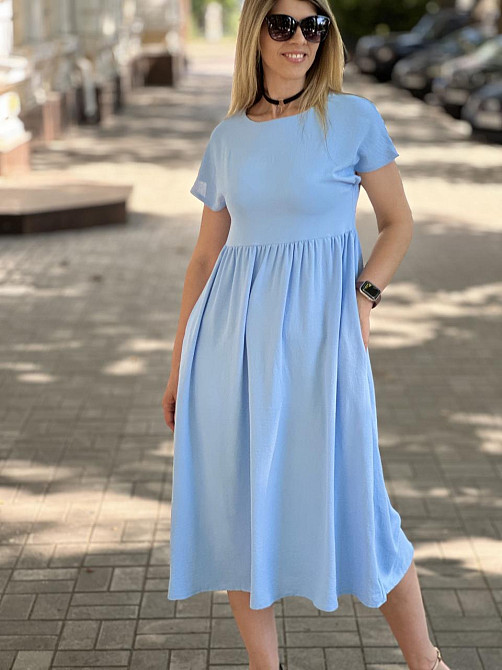 Летнее платье миди свободного кроя 