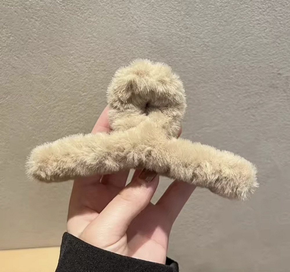 Шпилька крабік із хутра Капучіно Смела - изображение 1