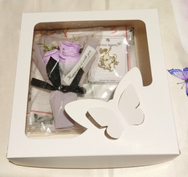 Набір подарунковий: шарф з магнітною застібкою, мило-букет і брошка знак зодіаку в подарунковій коробці Сміла - фото 3