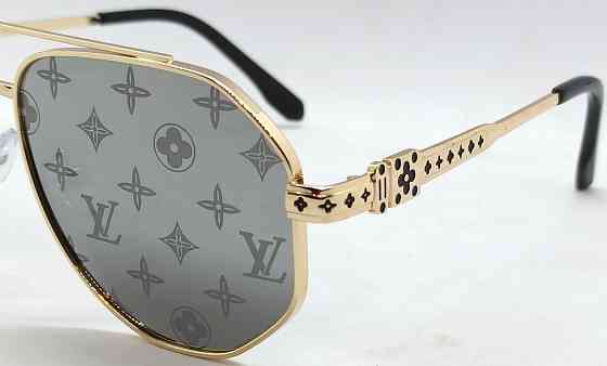 Брендові окуляри унісекс сірі дзеркальні з лого бренда на лінзах. Київ