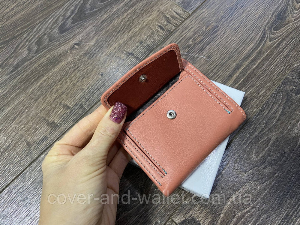 Квадратний жіночий шкіряний гаманець коралового кольору на магніті ST 415 Київ - фото 8