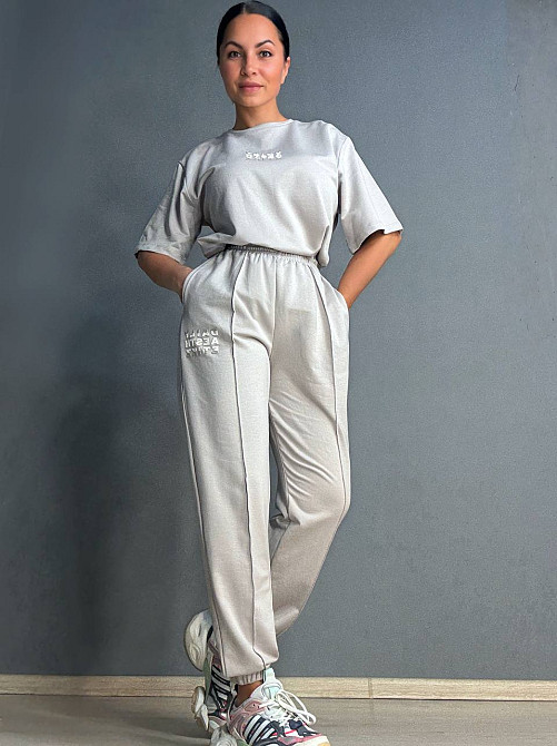 Костюм женский CAPPITONE 101217 оверсайз футболка с брюками с надписью серый, серый, L Киев - изображение 7