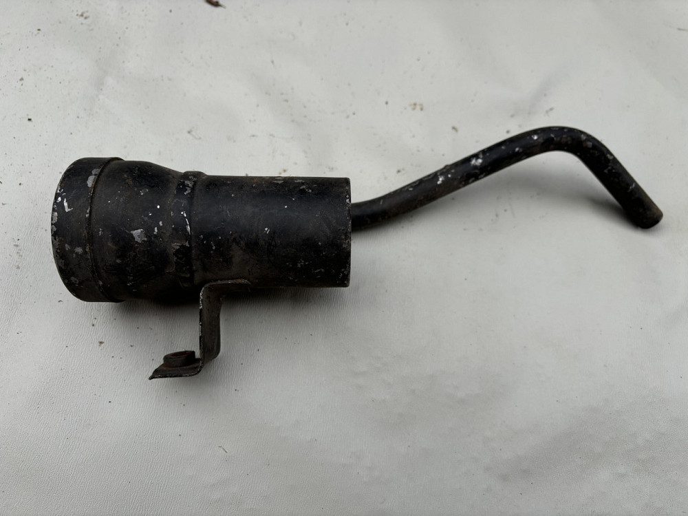 Горловина заливная ГАЗ-24. Харьков - изображение 1