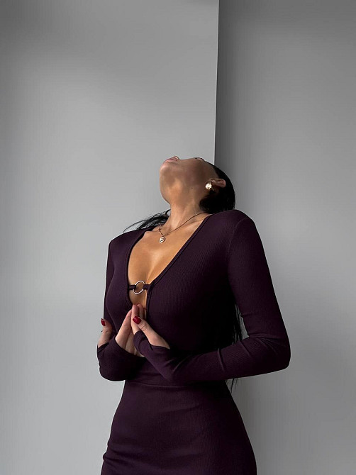 Елегантне жіноче плаття з виразним розрізом щільний рубчик Баклажан, 42/44 Одеса - фото 3