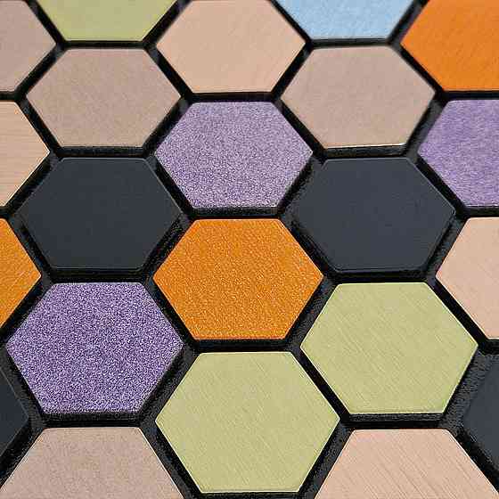 Кольорова самоклеюча алюмінієва плитка Київ