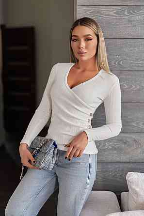 Легкая кофточка в рубчик на запах 