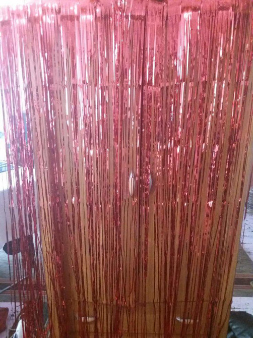 Дощик для фотозони прикраса 245 см на 92 см червоний Київ - фото 9