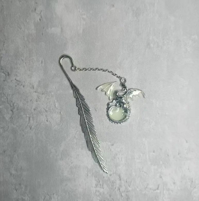 Креативна металева закладка із зображенням дракона, що літає. Флуоресцентна закладка для книг. Київ - фото 4