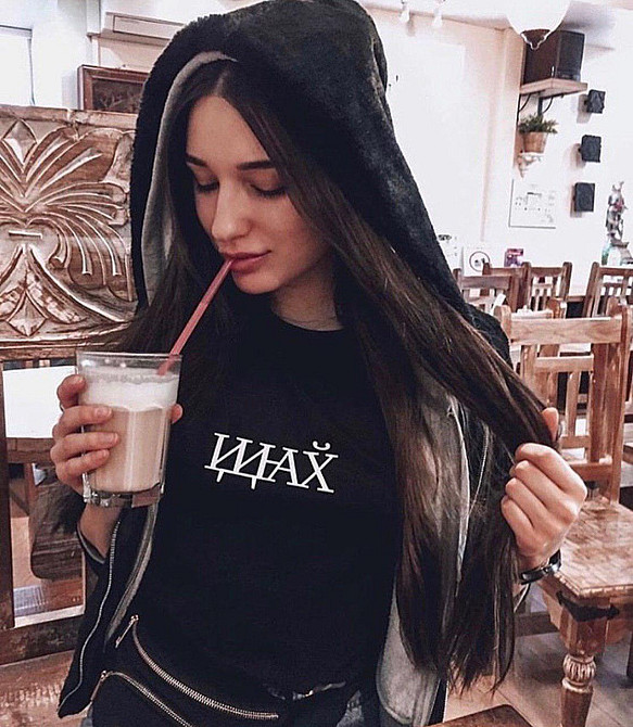 Чорна жіноча футболка з малюнком Чернівці - фото 1