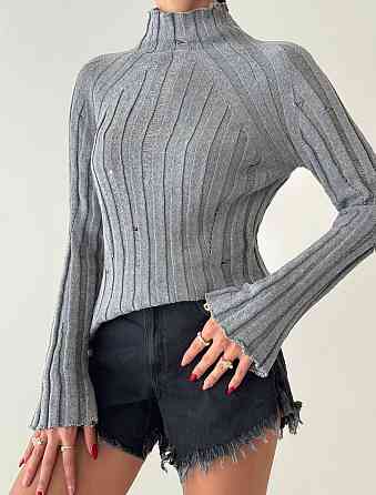 Жіночий базовий светр з оригінальним в'язанням універсального крою Сірий Одеса