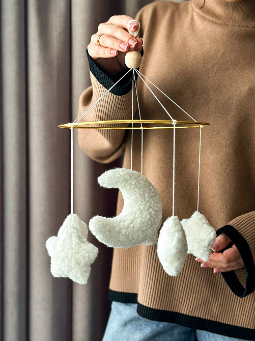 Мобіль на ліжечко для немовлят Зірочки букле білі Київ - фото 4