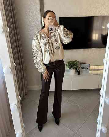 Жіноча сучасна вишиванка в пастельних кольорах бавовна Одеса