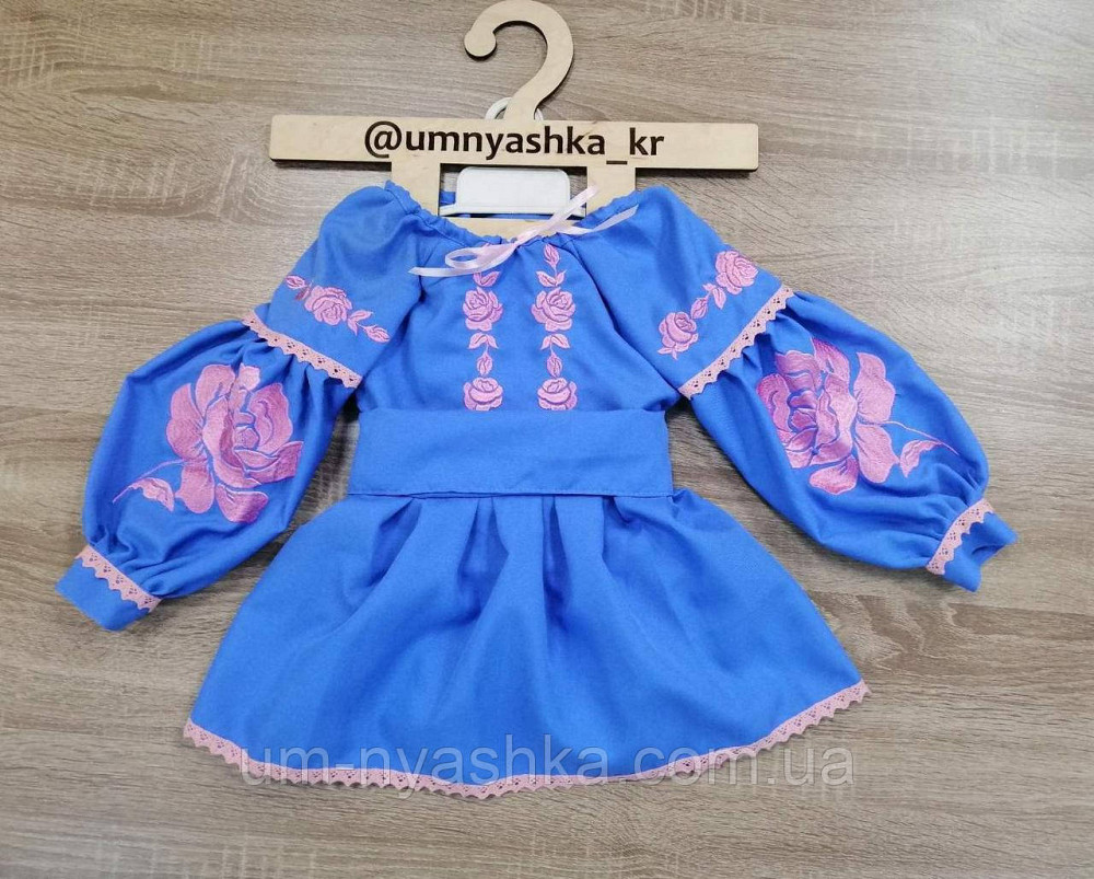 Голубое платье вышиванка 