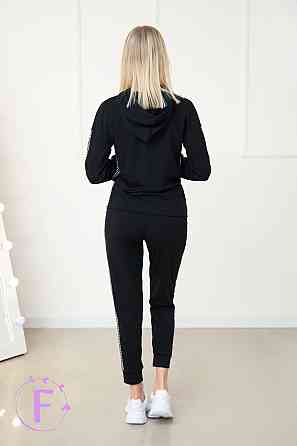 Повседневный женский костюм из трикотажа 