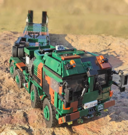 Конструктор детский.Транспортер для танков и бронетехники тягач игровой SLT-2 на 1912 деталей Каменец-Подольский