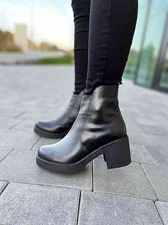 Жіночі туфлі D and V чорні натуральна шкіра зима висота 12см каблук 7см (2513) 38р.40р. Коломия