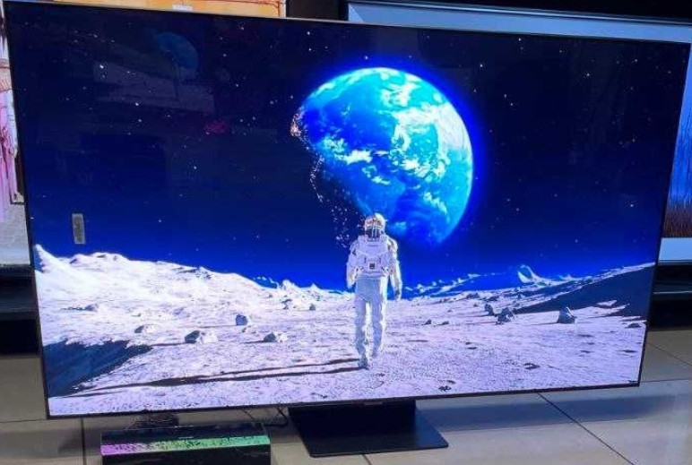 Телевизор Безрамный: 65