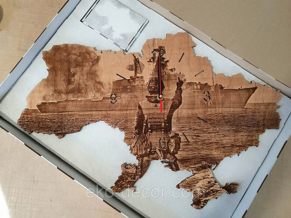 Деревянные настенные часы с подсветкой 