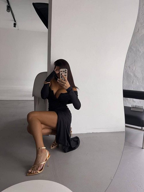 Жіноча романтична вечірня міді-сукня з розрізом Одеса - фото 5