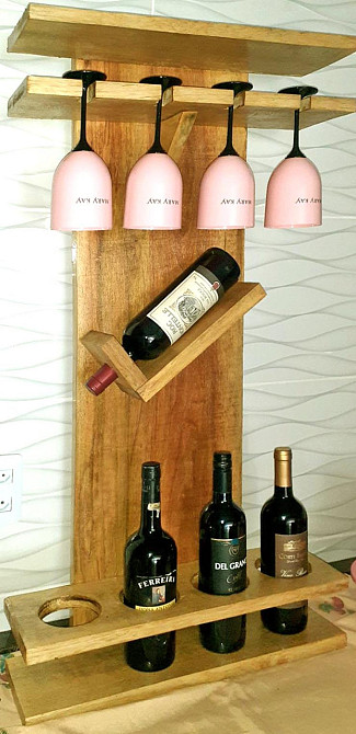 Настенная винная полка 