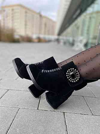 Crisma Черевики жіночі CRISMA чорні замша натуральна каблук 7.5см висота 10см розміри 36-39 (29 Коломия