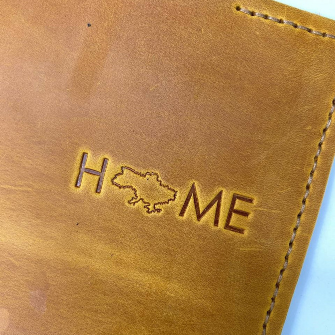 Паспортниця Руда Home шкіряна, модна обкладинка на паспорт, практичний чохол зі шкіри з тисненнямMasterSem Київ - фото 3