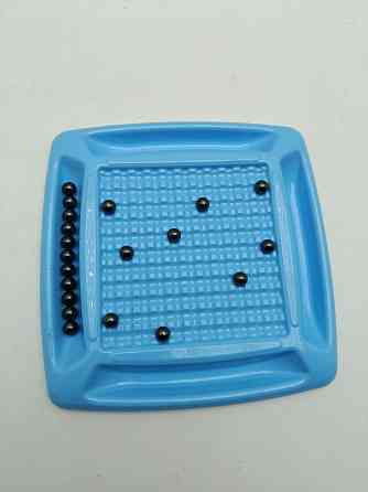 Настільна гра з магнітними кульками 