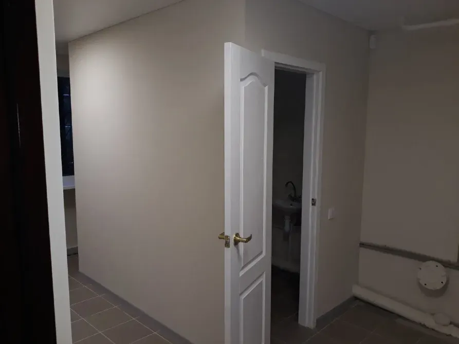 Продам приміщення з окремим входом. Будівельників 5а. Гарний ремонт- все як на фото, був "ОщадБанк". Дніпро - фото 9