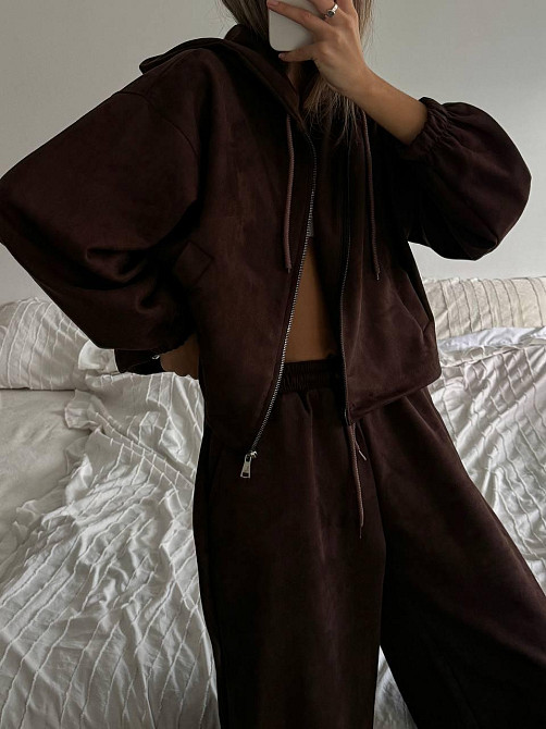 Женский базовый костюм двойка: кофта и брюки замша Шоколад Одесса - изображение 9