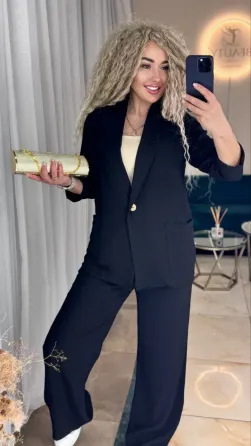 Это именно тот костюм, который ты надеваешь, и уже выглядишь дорогой Одесса