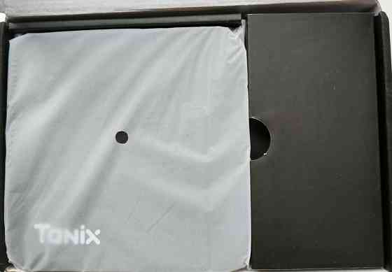 Смарт ТВ приставка Tanix W2 4/32 + 6 мес. IPTV телевидение. Киев
