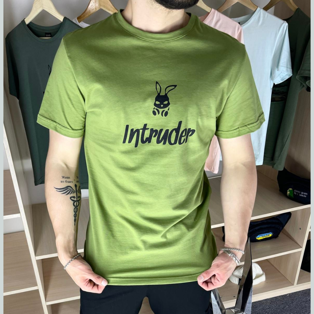 Чоловіча футболка Intruder Bunny бавовна c лого та написом класична однотонна Туреччина олива Одеса - фото 1