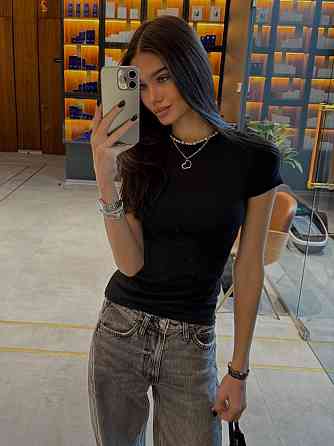 Жіноча базова футболка з коротким рукавом у стилі знімс із натуральної турецької віскози Чорний Одеса