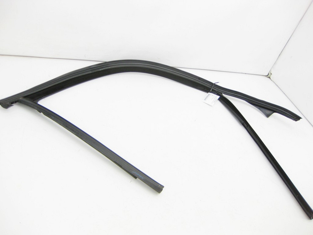 Mercedes-Benz  A1667252000 Гумовий ущільнювач - напрямна скла передніх правих дверей GL/GLS X166 Одеса - фото 4