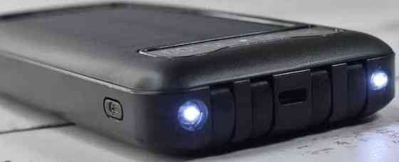 Solar Power Bank Павербанк с солнечной батареей + фонарик 10000 mAh. Киев