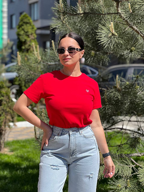 Футболка жіноча A-N 911-12 базова маленька вишивка серце середньої довжини one size червона, червоний, one size Київ - фото 4