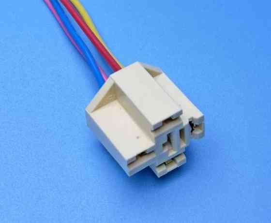 Разъем реле 40А пластиковый 4-контактный с проводом (пр-во Украина) Харьков