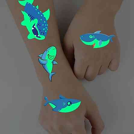 Набір наліпок з акулами 5 аркушів, дитячі наклейки що світяться в темряві, флуоресцентні тату акули Київ