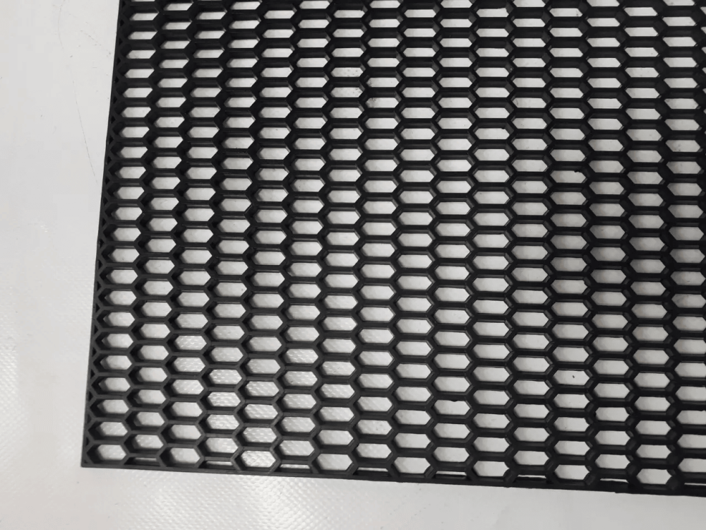 Сітка радіатора пластмаса 39х118см дрібна ячейка 10х6 мм. Вінниця - фото 1