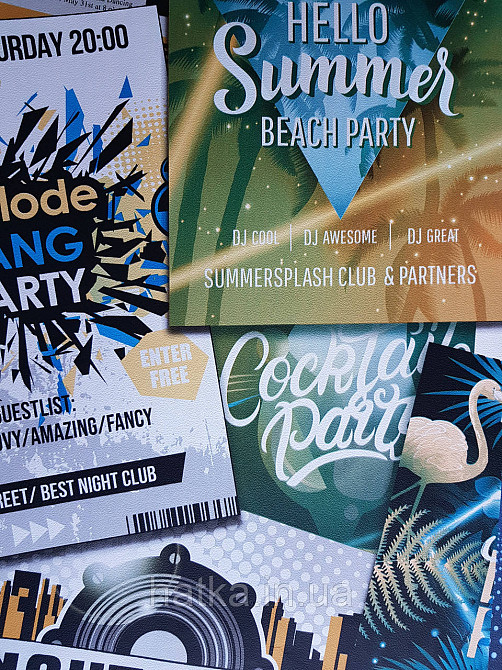 Обои флизелиновые эко Decoprint Good Vibes 0.53х10 молодежные книги обложки журнала надписи зеленые желтые Киев - изображение 2