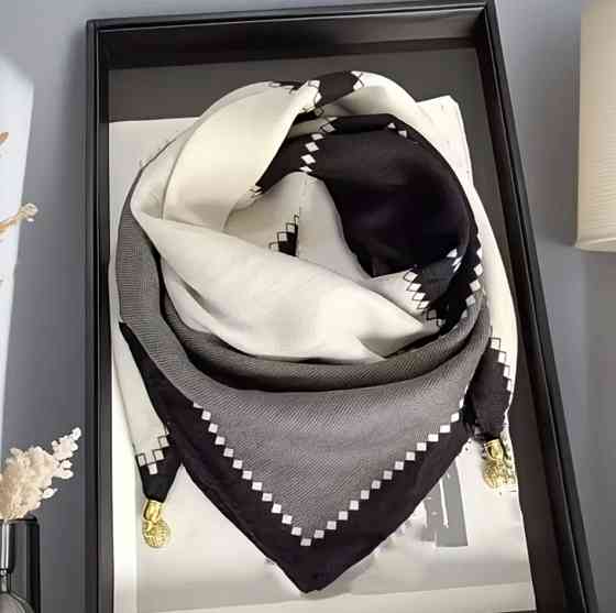 Шарф жіночий з магнітною застібкою Чорно-білий Сміла