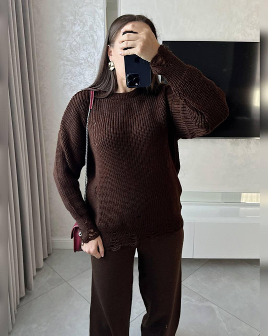 Жіночий затишний оверсайз светр із рваним ефектом машинне в'язання Шоколад Одеса - фото 1