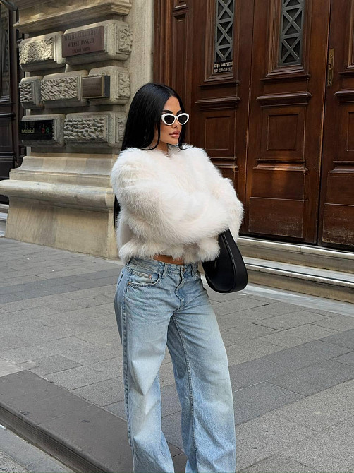 Жіноча укорочена оверсайз шуба без коміра штучне хутро Молочне Одеса - фото 1