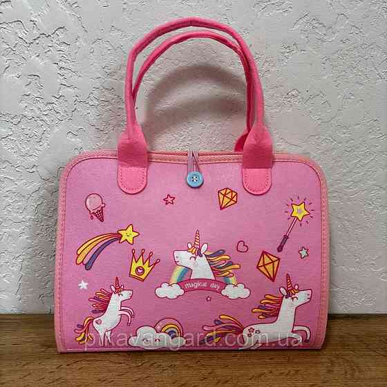 Книга-сумка фетрова розвиваюча (елементи на липучках, застібки, годинник, англ. абетка, цифри, форми) 25023 рожевий Хмельницький