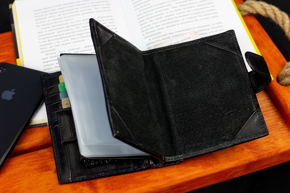 Чорне чоловіче портмоне з натуральної шкіри з відділенням під автодокументи Marco Coverna MC-2090H-1 Кам'янське - фото 10