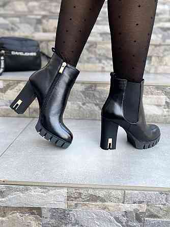 Жіночі черевики VELONY чорні натуральна шкіра каблук 9см висота 11см (71A-4-2) Коломия