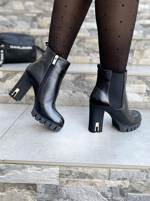 Жіночі черевики VELONY чорні натуральна шкіра каблук 9см висота 11см (71A-4-2) Коломия - фото 4